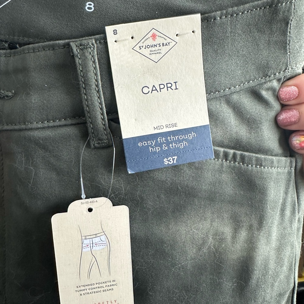 St. John’s Bay size 8 cropped pants